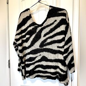Sweater zebra striped, long sleeves pullover off the shoulder